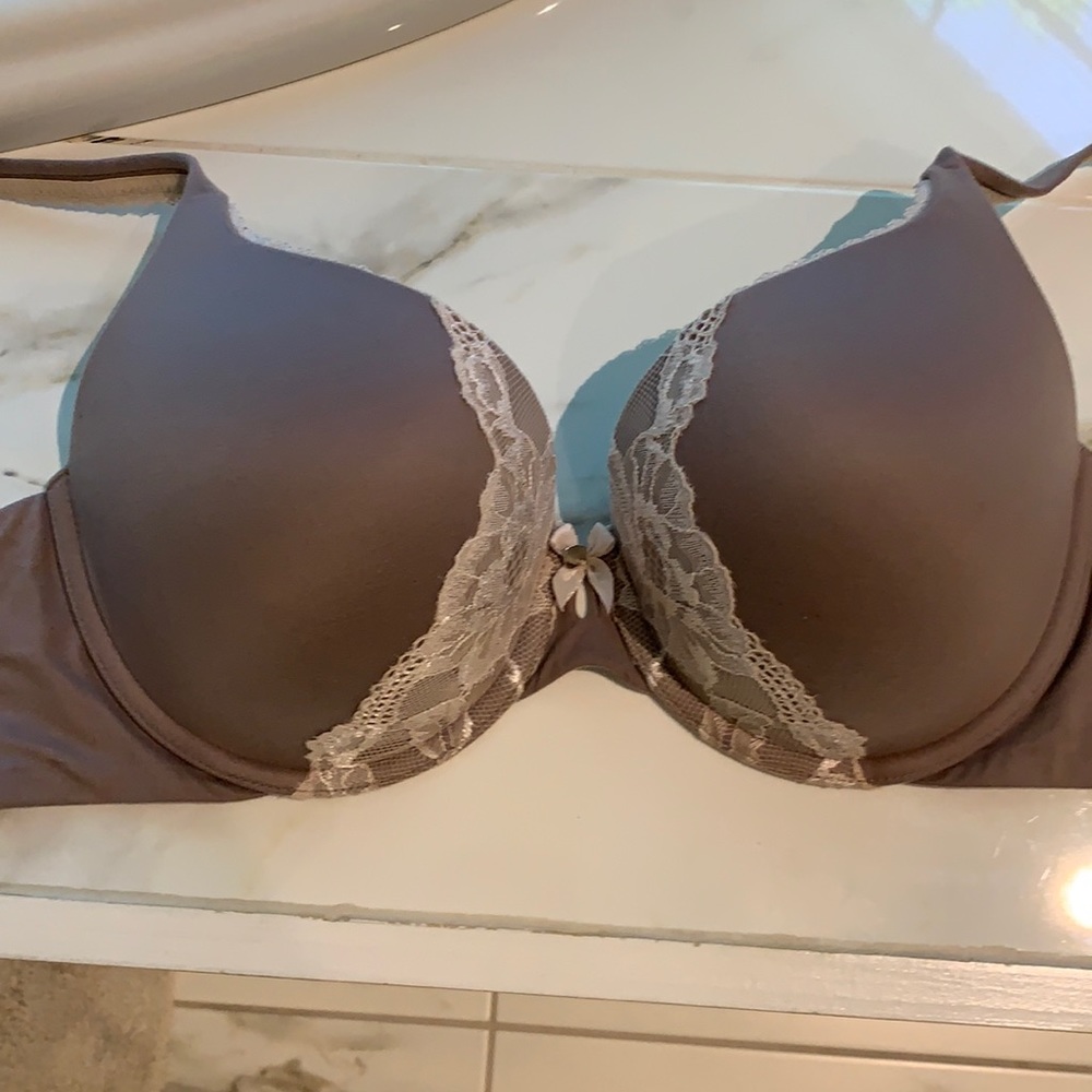 Victoria Secret Body by Victoria